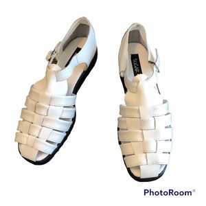 White Leather Fisherman Style Shoes Sandals Woman’s Size 8.5
